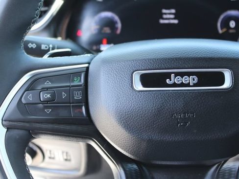 Used 2023 Jeep Grand Cherokee Altitude AWD/4WD image 18