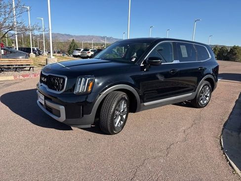 Used 2023 Kia Telluride LX AWD/4WD image 3