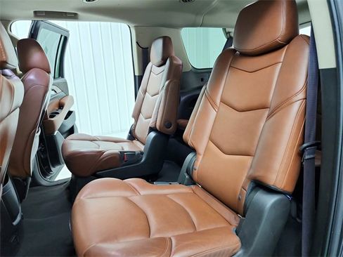 Used 2016 Cadillac Escalade ESV Premium image 41
