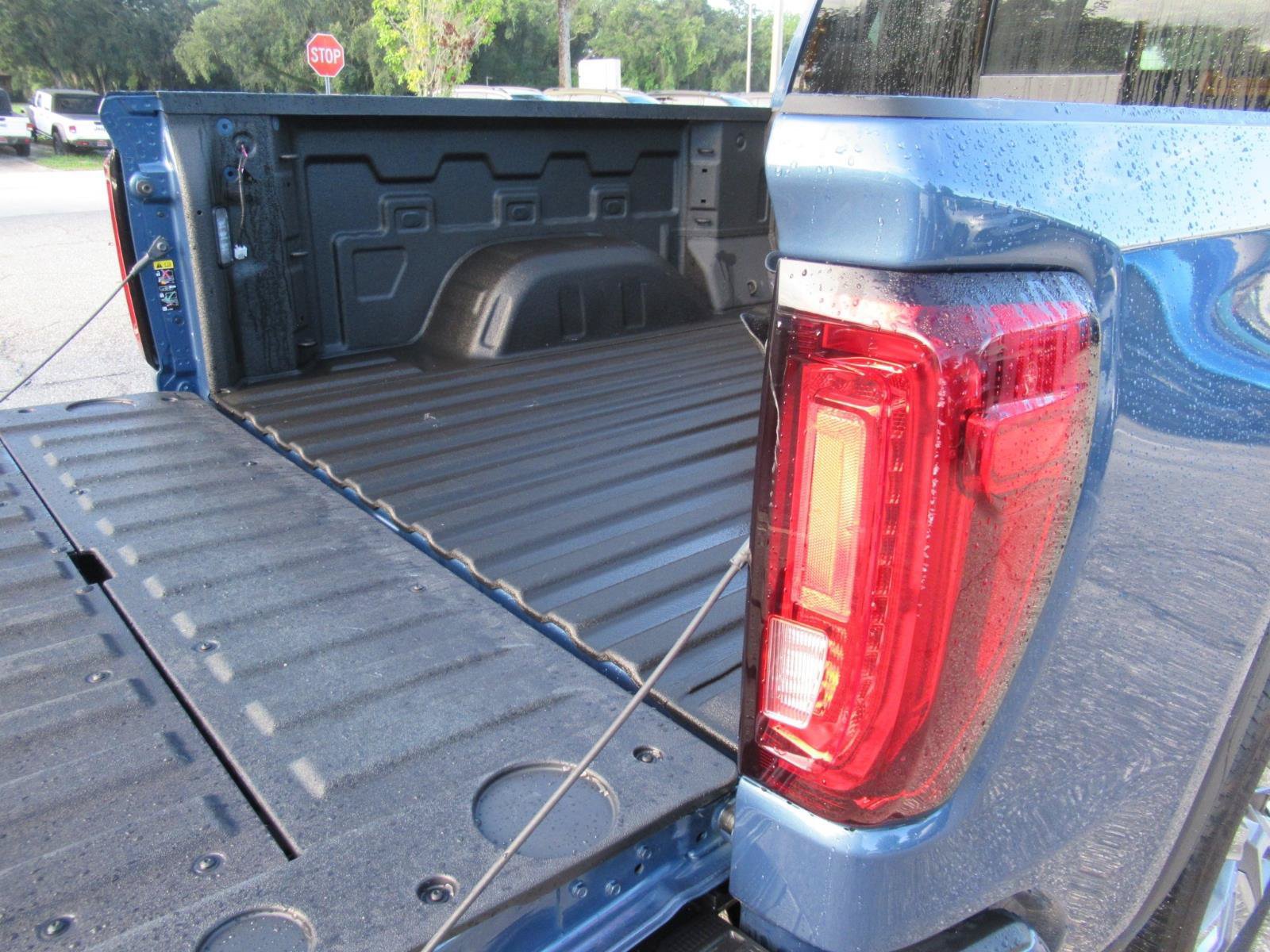 Used 2025 GMC Sierra 1500 Denali w/ Denali Reserve Package AWD/4WD image 9