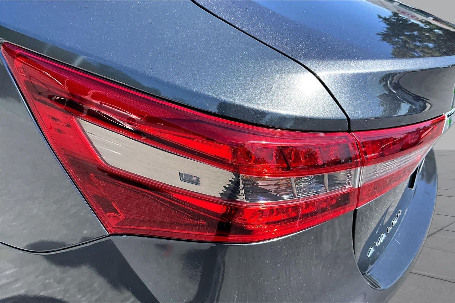 Used 2017 Toyota Avalon Limited FWD image 29