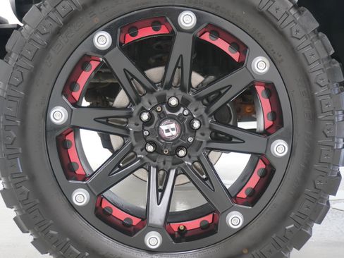 Used 2017 Jeep Wrangler Unlimited Sahara w/ Connectivity Group image 19