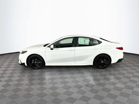 Used 2025 Toyota Camry SE FWD image 6