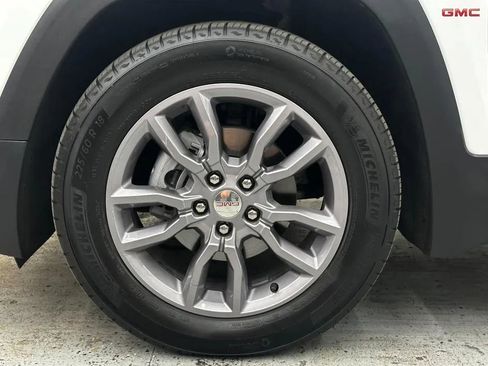 Used 2024 GMC Terrain SLT image 35