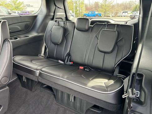 New 2026 Chrysler Pacifica Limited image 25