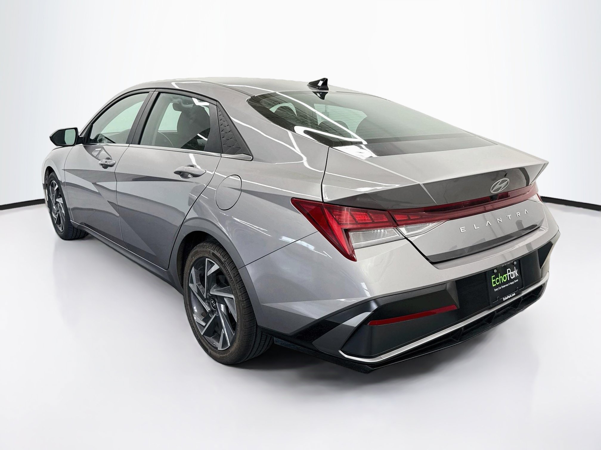 Used 2025 Hyundai Elantra SEL FWD image 5