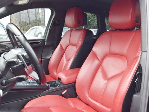 Used 2021 Porsche Macan AWD/4WD image 19