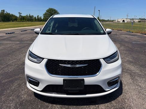 Used 2023 Chrysler Pacifica Touring-L FWD image 17