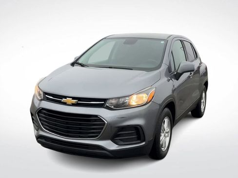 Used 2020 Chevrolet Trax LS w/ Tint and Cruise Package image 4
