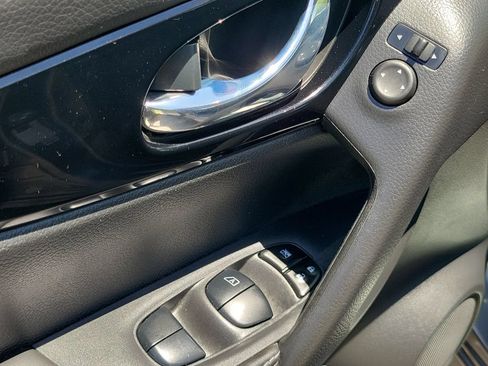Certified 2020 Nissan Rogue Sport SV FWD image 25