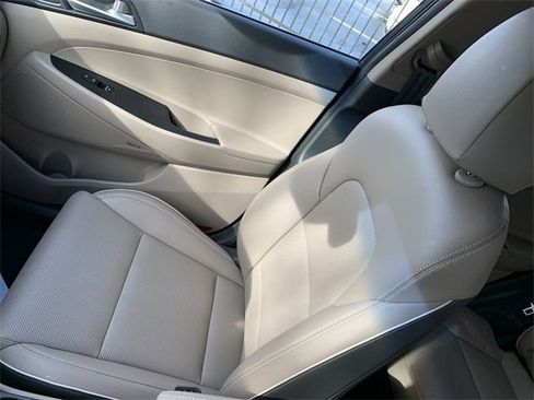 Used 2021 Hyundai Tucson Limited image 28