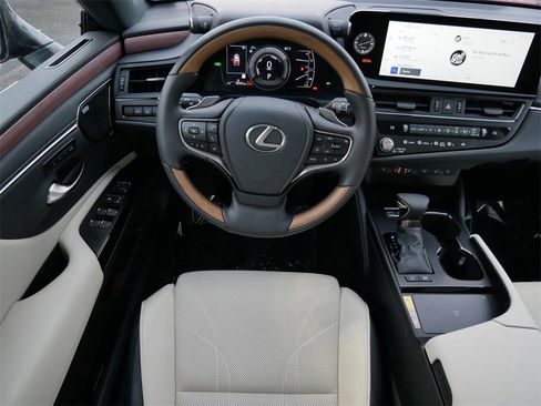 Certified 2025 Lexus ES 300h Ultra Luxury image 11