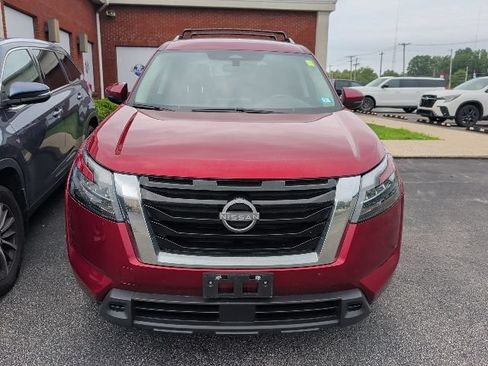 Used 2024 Nissan Pathfinder SV AWD/4WD image 2