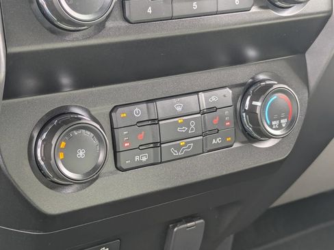 Used 2019 Ford F150 XLT w/ Equipment Group 302A Luxury AWD/4WD image 19