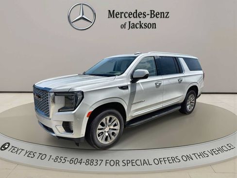 Used 2023 GMC Yukon XL Denali w/ Advanced Technology Package AWD/4WD image 1