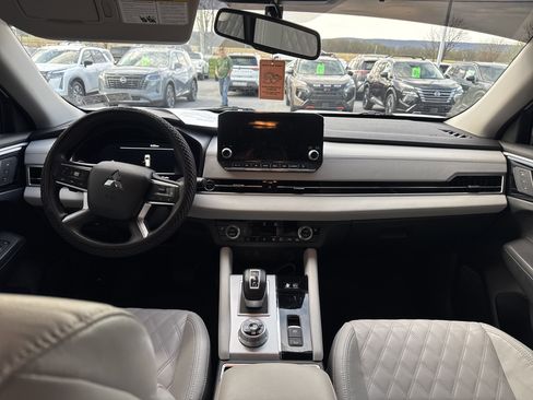 Used 2023 Mitsubishi Outlander SEL image 5