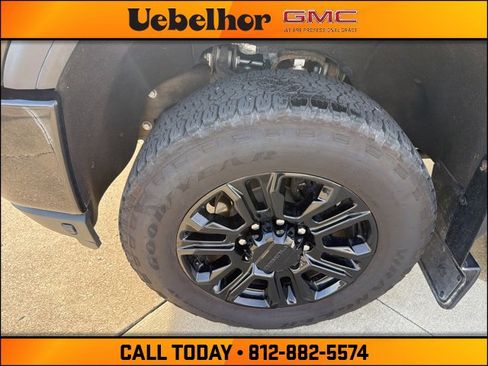 Used 2021 GMC Sierra 2500 Denali w/ Denali Black Diamond Edition image 13