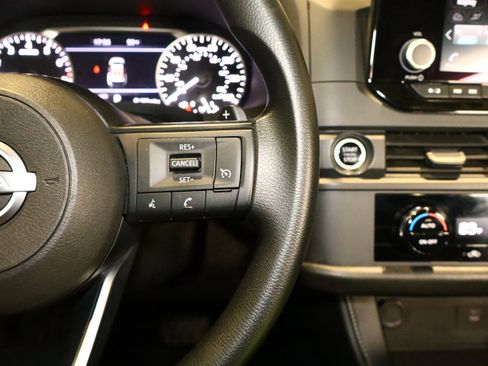 Used 2024 Nissan Pathfinder S image 12