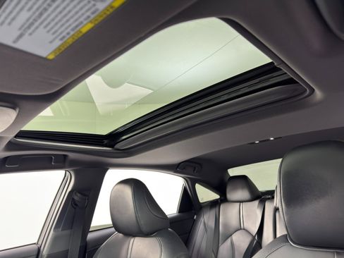 Used 2019 Toyota Avalon XLE w/ Moonroof Package image 11