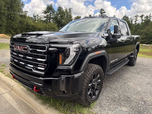 Used 2024 GMC Sierra 2500 AT4 w/ AT4 Premium Plus Package AWD/4WD image 4