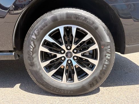 Used 2025 Ford Expedition Platinum AWD/4WD image 9