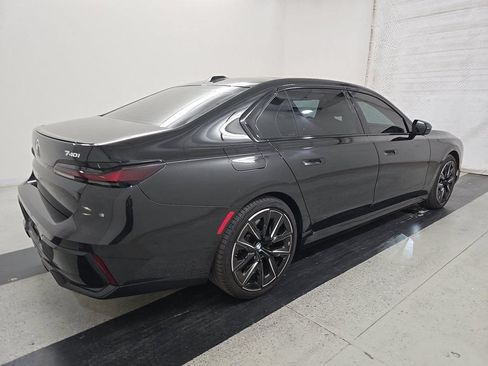 Used 2023 BMW 740i w/ Parking Assistance Package RWD image 5