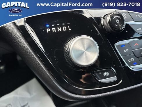 Used 2025 Chrysler Pacifica Select FWD image 30