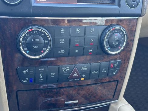 Used 2011 Mercedes-Benz GL 550 4MATIC image 8