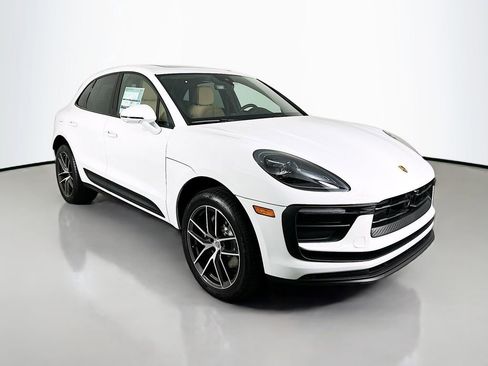 Certified 2026 Porsche Macan AWD/4WD image 7
