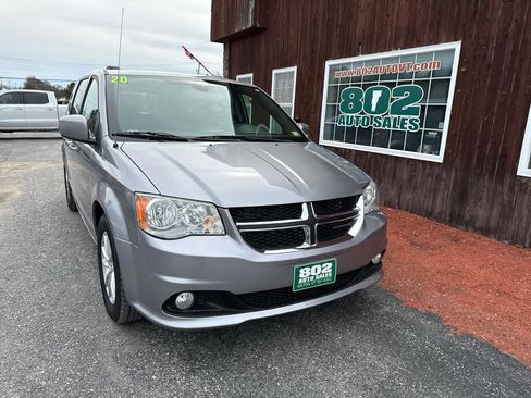Used 2020 Dodge Grand Caravan SXT FWD image 2