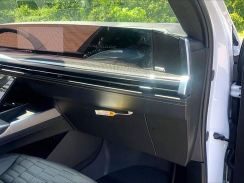 Certified 2026 Cadillac Escalade ESV V AWD/4WD image 17