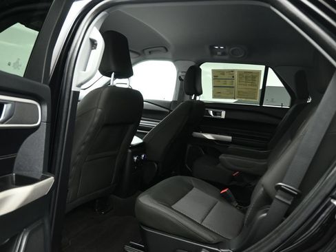 Certified 2022 Ford Explorer XLT RWD image 16
