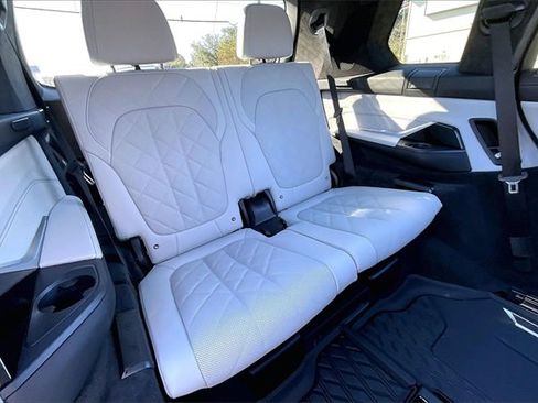 Used 2026 BMW X7 xDrive40i w/ Executive Package image 37