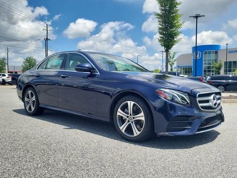 Used 2019 Mercedes-Benz E 300 4MATIC image 3