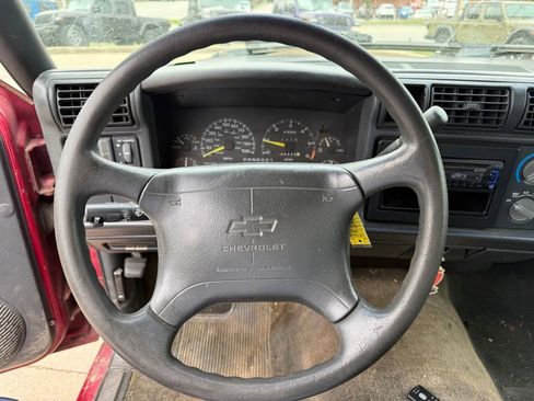 Used 1996 Chevrolet S10 Pickup 2WD Regular Cab image 15