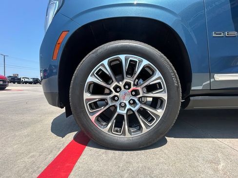Used 2025 GMC Yukon Denali w/ Sun & Power Step Package AWD/4WD image 6