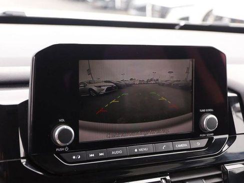Used 2025 Nissan Pathfinder SV AWD/4WD image 18