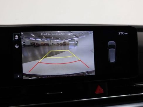 Used 2025 Kia Carnival FWD image 27