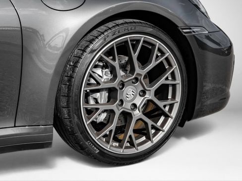 Used 2023 Porsche 911 Carrera RWD image 37