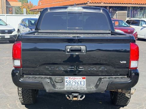 Used 2019 Toyota Tacoma TRD Off-Road image 4