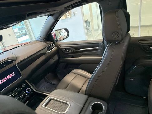 Used 2021 GMC Yukon Denali w/ Denali Premium Package AWD/4WD image 39
