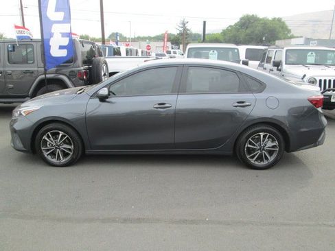 Used 2023 Kia Forte LXS w/ LXS Technology Package FWD image 2