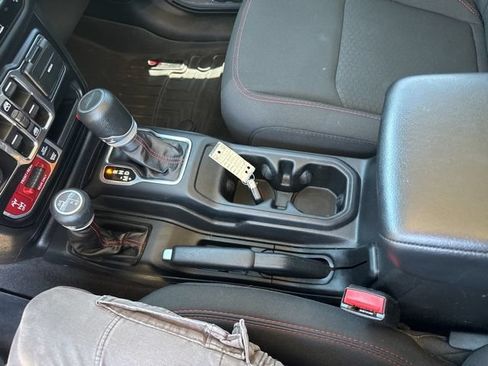 Used 2023 Jeep Gladiator Rubicon w/ Cold Weather Group AWD/4WD image 18