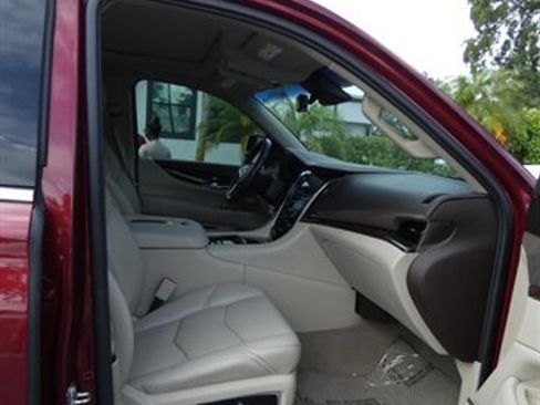 Used 2017 Cadillac Escalade ESV Luxury RWD image 54
