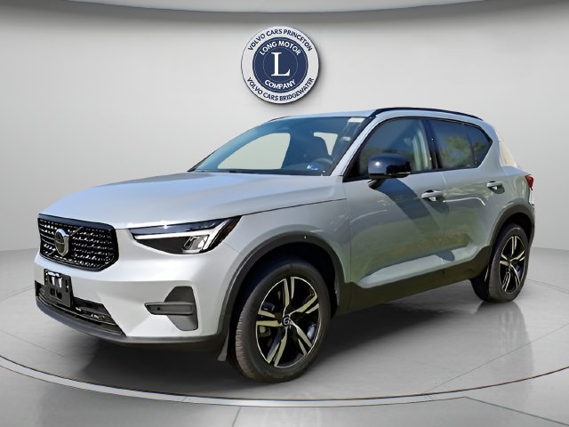New 2026 Volvo XC40 B5 Core w/ Climate Package AWD/4WD image 1