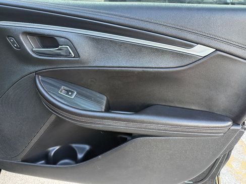 Used 2017 Chevrolet Impala LT FWD image 12