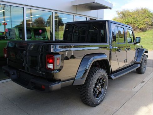 New 2025 Jeep Gladiator Sport image 4