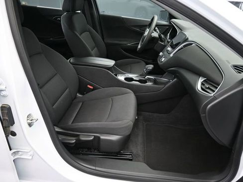 Used 2025 Chevrolet Malibu LT image 44
