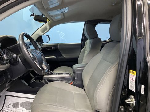 Used 2017 Toyota Tacoma 4x4 Access Cab image 10
