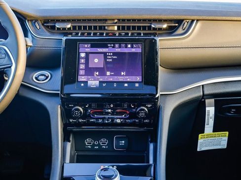 New 2025 Jeep Grand Cherokee Altitude image 41